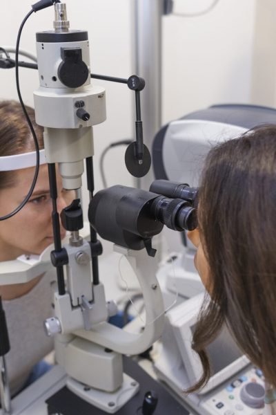 doctor-testing-patient-eyesight